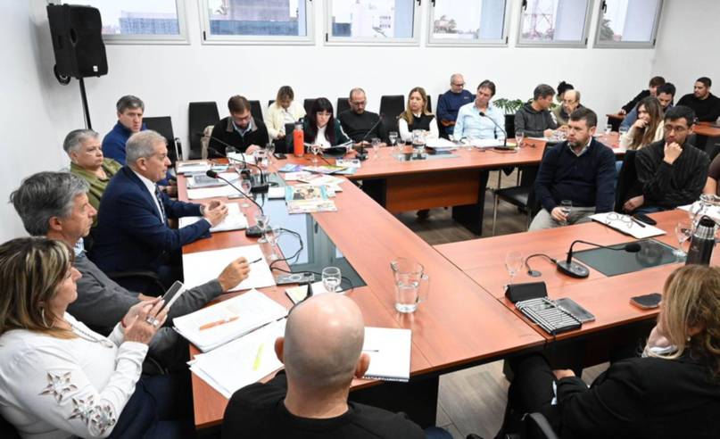 El ministro de Educación presentó en la Legislatura un balance de gestión